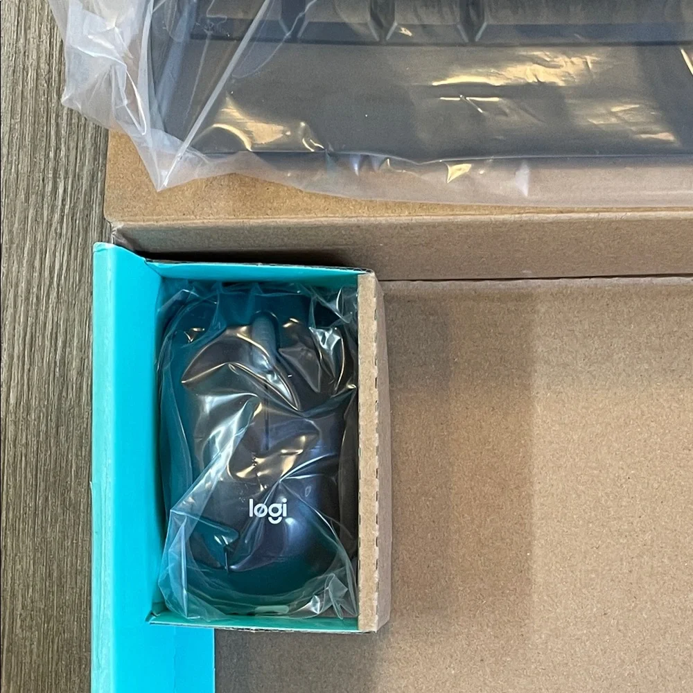 Logitech MK320 Wireless Keyboard and Mouse Set - Black and Teal